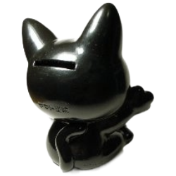 ヤマト運輸のクロネコ貯金箱背面